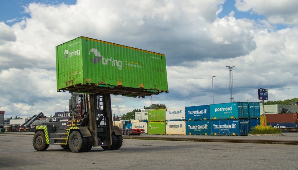 truck container gods på bane